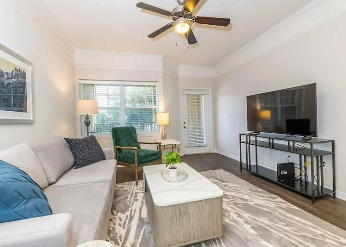 Landing Modern With Amazing Amenities *